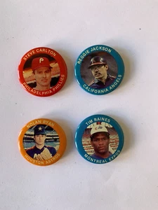 Menge 4 1984 Fun Foods Pins NOLAN RYAN, STEVE CARLTON, TIM RAINES, R. JACKSON - Bild 1 von 2