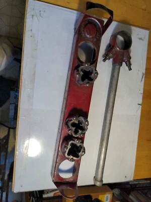 REED Pipe threader handle# 71 w/ 3 die 1/2  14 NPT 3/4 14 NPT & 1" 11 1/2NPT - Image 1 of 4