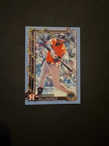 2025 Topps Holiday Yordan Alvarez Light Blue Glitter H44 - Bild 1 von 2