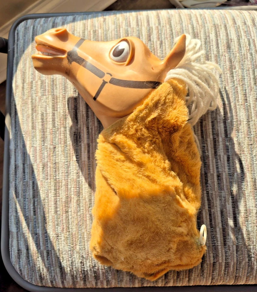 Tirador de marioneta de mano Mattel 1962 Mr Ed.  Todavía FUNCIONA. Ver vídeo. Foto 1 de 3