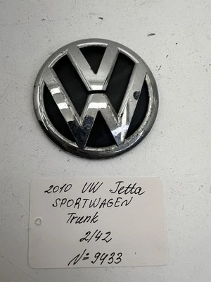 Volkswagen Jetta Sportwagen 2010-2014 emblema puerta trasera OEM. Foto 1 de 4