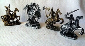 Figuren 4 Stück Ritter auf Pferden und Drachen Kunststoff gemarkt 1 - 4 - Bild 1 von 5