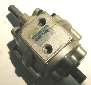 NUEVO CKD RVS50-180 ACTUADOR ROTATIVO NEUMÁTICO 0-180° BSPT 1/8" 41.6 IN-LBS P8207 - Imagen 1 de 3