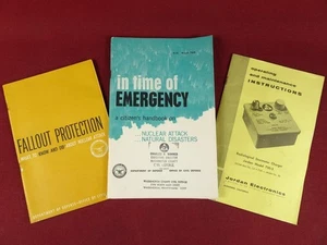 3 VINTAGE NUCLEAR ATTACK FALLOUT PROTECTION CIVIL DEFENSE COLD WAR ERA BOOKLETS - Picture 1 of 10