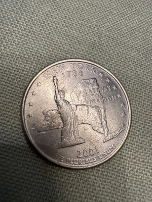 2001 New York Colored Quarter 1788 Gateway to Freedom - Image 1 of 3