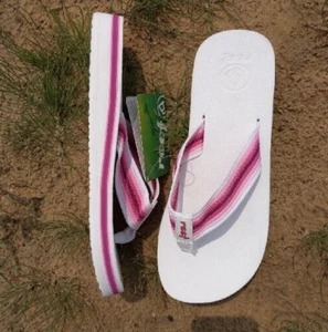 NWT REEF 9 40 Sandals White Pink Rainbow Flip Flop Thong Sting Raye RaRe - Picture 1 of 7