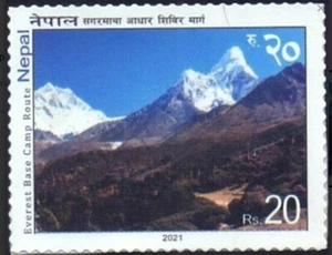 Estampilla de naturaleza de montaña ruta de campamento base Monte Everest de Nepal 2021 montada sin montar o nunca montada - Imagen 1 de 3