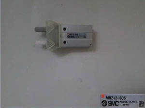 Pinza paralela de 2 dedos SMC MHZJ2-6DS 15-4 #4153 - Imagen 1 de 1