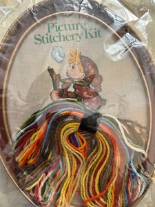 Kit bordado vintage Hummel Peasant Boy. Nuevo - Imagen 1 de 3