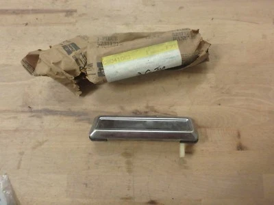 Manija de puerta exterior del lado del conductor Plymouth Horizon Dodge Omni 1978 LH 5231121 nuevo en stock Foto 1 de 4