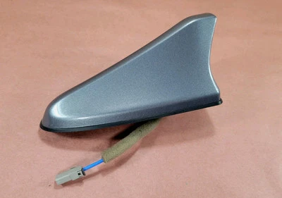 Radio aleta de tiburón KIA K5 2021-2024 ANTENA DE TECHO PLATA ETERNA ERG OEM USADA Foto 1 de 4