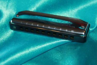 Suzuki Bluemaster 10 Hole Diatonic Harmonica, Key of B, MR-250-B - Image 1 of 4
