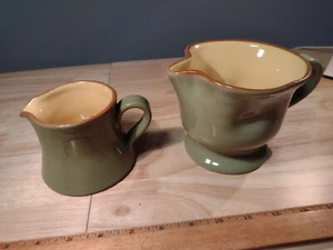 2x VIETRI CUCINA FRESCA Safran Salbeigrün KRÜGE nie benutzt! NEU! TOP! - Bild 1 von 7