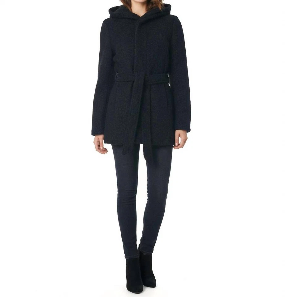 Abrigo Coffeeshop con capucha y lazo en la cintura negro Foto 1 de 1