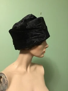 Vintage Authentic Flapper Antique 1920s Black Velvet (Or Fur?) Cloche Hat - Picture 1 of 6