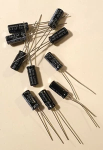 LOT DE 10 CONDENSATEURS 47µF - 25 Volts SORTIES RADIALES - Photo 1 sur 1