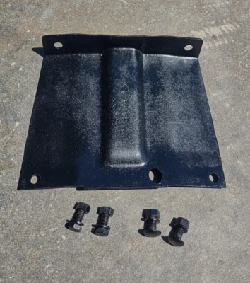 1973 CHEVROLET IMPALA CAPRICE ЦЕНТРАЛЬНЫЙ БАМПЕР КРОНШТЕЙН НАД НОМЕРНОЙ ЗНАК КРОНШТЕЙН - Изображение 1 из 4