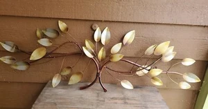 Decoración de pared de hoja de metal con detalles dorados - Imagen 1 de 10