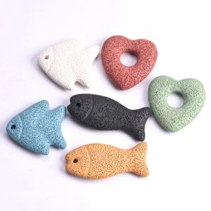 1 pieza cuentas sueltas de piedra preciosa de lava natural corazón/pez para joyería colgante hágalo usted mismo - Imagen 1 de 30