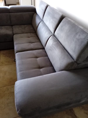 Divano letto angolare 5 posti con chaise longue e pouf staccabile  contenitore . - Immagine 1 di 4