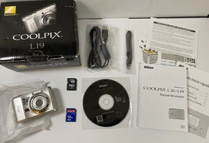 Nikon Coolpix L19 8.0MP Silver Digital Camera Package Tested 1GB SD Card Cords + - Picture 1 of 24
