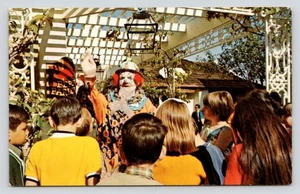 Cartolina Clown Fare Palloncini Animali Port O' Call San Pedro California c1960 - Foto 1 di 2