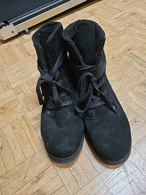 Bota al tobillo Bearpaw Krista para mujer talla 9 gamuza con cordones tacón de cuña Foto 1 de 3