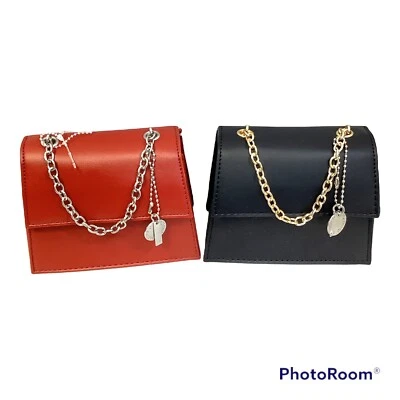 2- FOREVER 21 Negro Rojo Cruz - Monedero cuerpo con herrajes de color dorado FOREVER 21 Foto 1 de 4