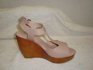 G.I.L.I. Michelle T-Strap Leather Wedges w/ Faux Wood Wedge nude 9m new - Picture 1 of 2