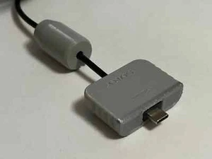 Cover Adattatore Cavo USB-C - Retro Controller Look Nero SET DI 2 Funziona con PS5 - Foto 1 di 3