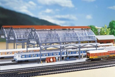 FALLER 222128 Scala N Pensilina di stazione con tettoia per doppio binario - Immagine 1 di 2