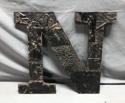 Techo de hojalata decorativo salvamento 16" retazos metal negro de colección letra N 1792-24B Foto 1 de 4