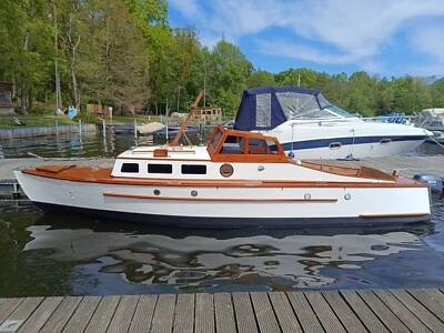 Motorboot Klassiker - 90 Jahre alt, Holz-Kajütboot, Einzelstück - Bild 1 von 4