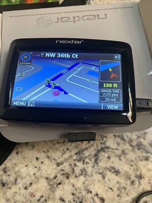 Nextar GPS Q4 Series 4.3" TOUCH SCREEN - Image 1 of 4