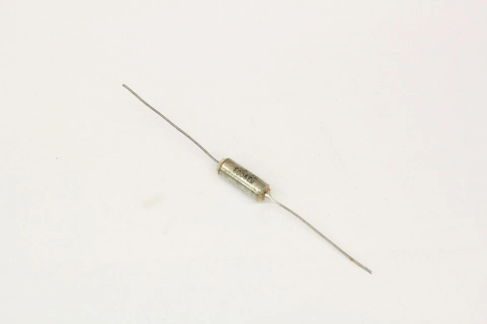 LOTE DE 100 KEMET CSR13F685K Foto 1 de 1