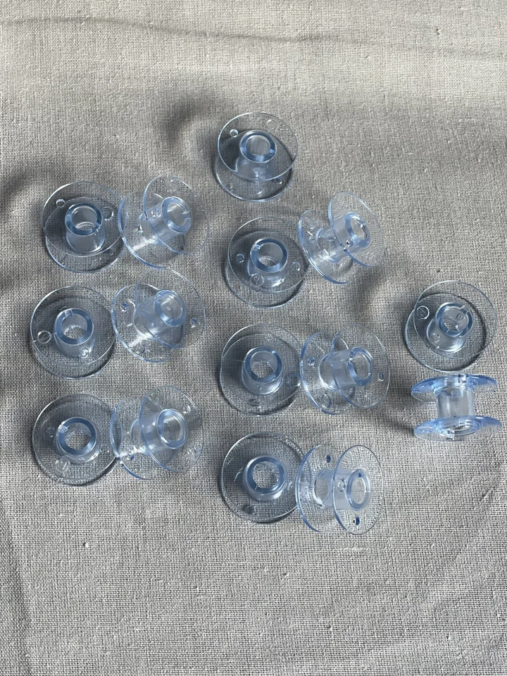 10 Bobinas de Plástico para Máquina de Costura Universal - Caberá Brother, Janome, Singer - Imagem 1 de 1
