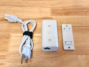 Ubiquiti Networks U-POE-AF 48VDC 15W Gigabit PoE Injector - White New Out of Box - Photo 1/3
