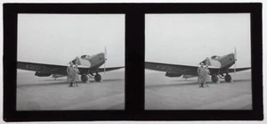 Orig.1930s/40s people near plane on runway, stereo glass plate positive - Picture 1 of 1