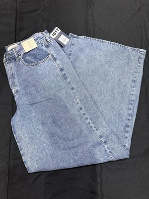 Universal Thread Jeans Womens 8 Light Wash Super Wide Leg Button Fly Non-Stretch - Image 1 of 4