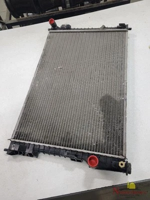 2013 Ford Explorer Radiator Foto 1 de 4