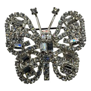 Broche mariposa vintage con diamantes de imitación brillantes - 1,25” de ancho - tono plateado - Imagen 1 de 5