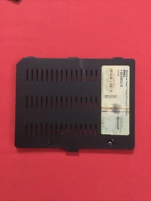 Cubierta de puerta con memoria inferior Dell Inspiron 1501 Latitude 131L con tornillos - PM854 112 Foto 1 de 2