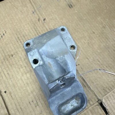 06-08 英菲尼迪 M35 VQ35DE 左前发动机安装支架 11233-EG001 — 第 1/4 张图片