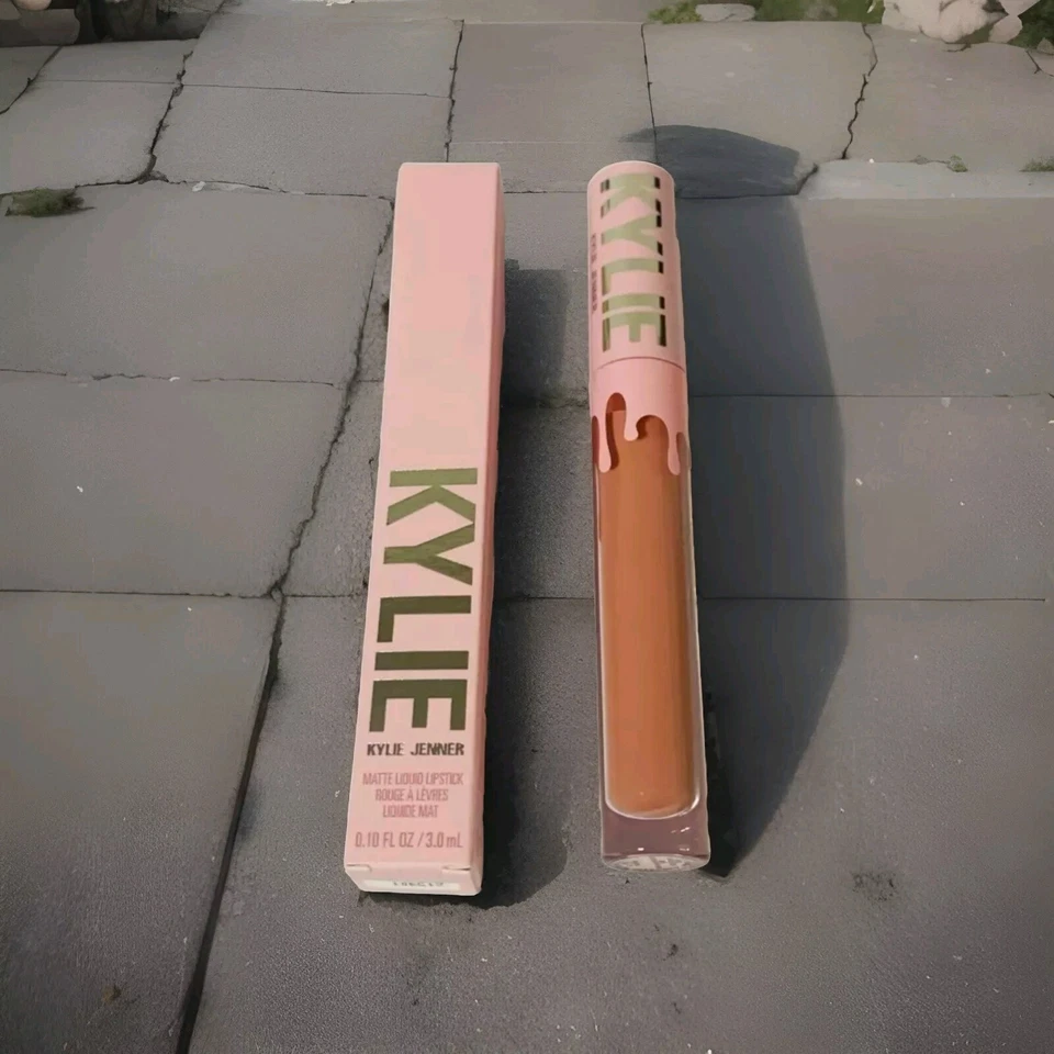 Lápiz labial líquido mate Kylie Jenner - 820 Another Day, Another Nude - Nuevo en caja Foto 1 de 1