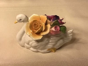 THORLEY BONE CHINA SCHWAN & BLUMENORNAMENT - Bild 1 von 6