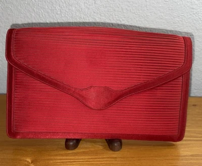 Bolso sin asas vintage MCM COBLENTZ ORIGINAL rojo satinado con monedero cambiador. Foto 1 de 4