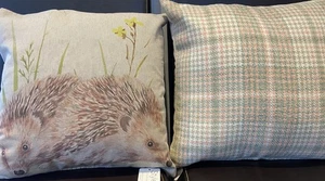 Süßer Igel Kissenbezug mit weicher Tweed Rückseite 45 cm x 45 cm Made in UK - Bild 1 von 1