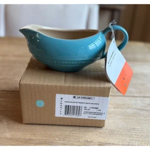Le Creuset Stoneware 16 oz 460 ml Heritage Gravy Boat Turquoise Blue NEW - Picture 1 of 8