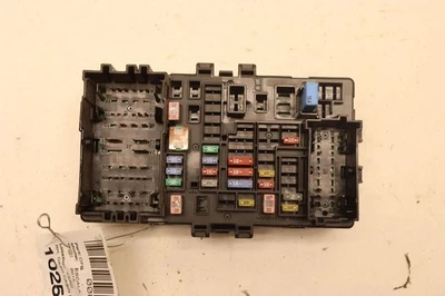 2015-2016 CADILLAC ЭСКАЛЕЙД ПРАВАЯ СТОРОНА ПРИБОРНОЙ ПАНЕЛИ КАБИНЫ СОЕДИНИТЕЛЬНЫЙ БЛОК ПРЕДОХРАНИТЕЛЯ OEM - Изображение 1 из 4