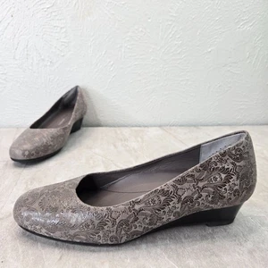 SAS Low Wedge Comfort Pumps Embossed Floral Leather Minimalist Office Dress Shoe - Picture 1 of 10